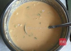 胡萝卜汁鸡蛋饼的做法图解2