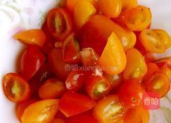 圣女果鸡蛋拌面的做法图解1