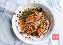 烤面包鸡胸佐圣女果色拉的做法图解2