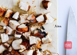 烤面包鸡胸佐圣女果色拉的做法图解3