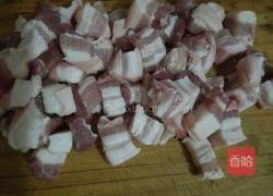 红烧肉炖土豆的做法图解1