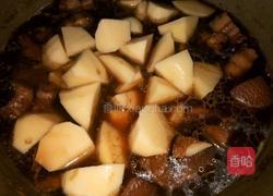 红烧肉炖土豆的做法图解9