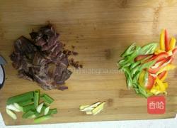 彩椒炒牛肉的做法图解1