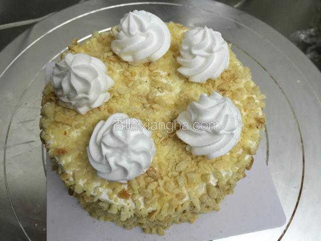 用8齿曲奇挤出奶油花.五个均匀的