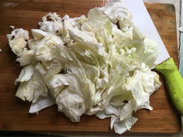 卷心菜洗净切好