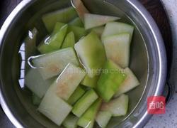 西瓜皮素馅盒子的做法图解1