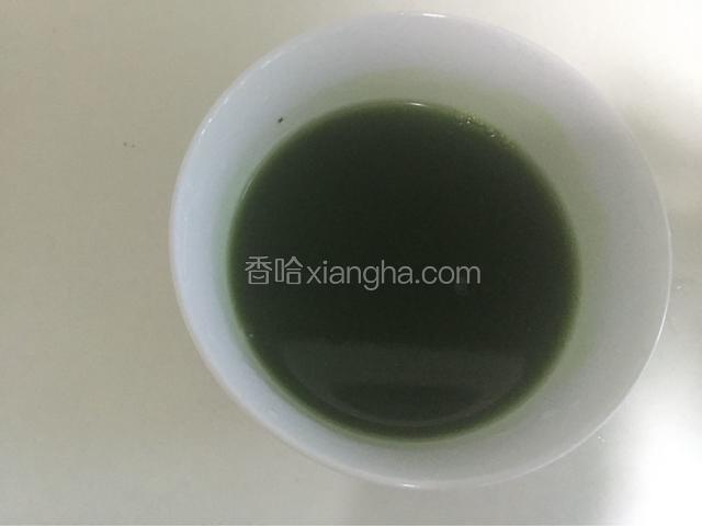 大麦清汁用四十度左右的温水冲开
