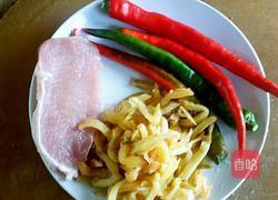 杭椒榨菜炒肉丝的做法图解1