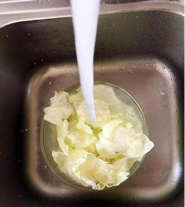十分钟后用流动水冲洗干净