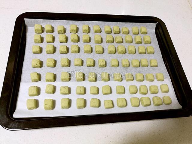 烤好后取出冷却。