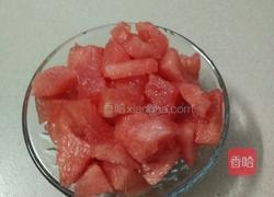 鲜榨西瓜汁的做法图解1