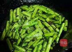 橄榄菜炒四季豆的做法图解5
