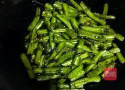 橄榄菜炒四季豆的做法图解6