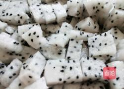 火龙果牛奶冰点的做法图解2