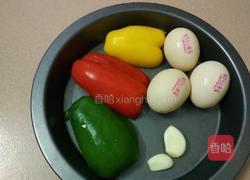 彩椒炒鸡蛋的做法图解1