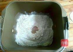 蜂蜜玫瑰面包的做法图解2