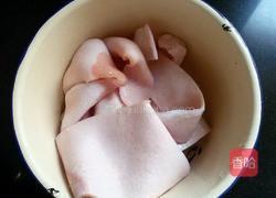 尖椒炒猪皮的做法图解1