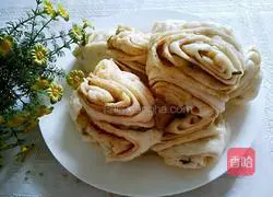 Illustration of how to make five-spice rolls 10