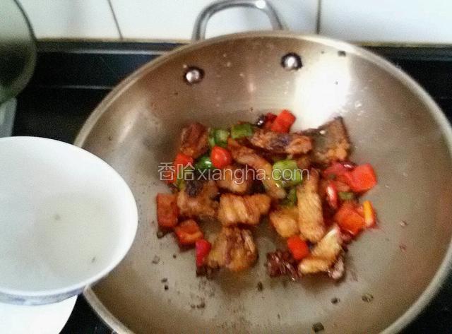 煸炒均匀后勾入薄芡。