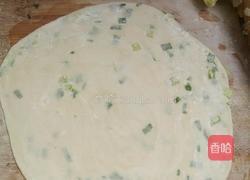 家常葱油饼的做法图解10