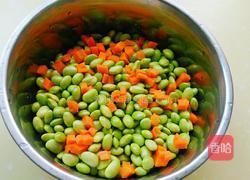 酸菜毛豆炒瘦肉的做法图解1