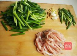 韭菜苔炒肉丝的做法图解1