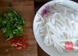 清炒白萝卜丝的做法图解1