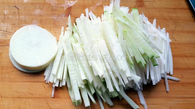 白萝卜切条