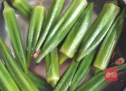 黄金蒜拌秋葵的做法图解1