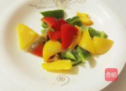 酸甜彩椒拌黄瓜的做法图解1