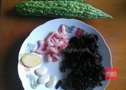 苦瓜黑木虾仁的做法图解1