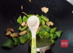 五花肉炒青椒的做法图解5