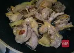 Illustration of homemade wine-braised chicken with lychees, carrots 8