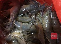 鲜虾瘦肉生菜面的做法图解1