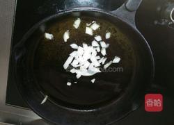 香辣猪肉香菇拌面的做法图解3