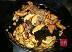 香辣猪肉香菇拌面的做法图解6