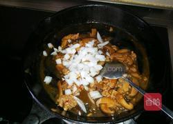 香辣猪肉香菇拌面的做法图解8