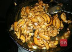 香辣猪肉香菇拌面的做法图解9