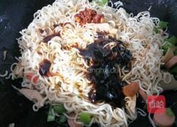 炒方便面的做法图解5