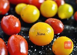 烤面包粒佐圣女果色拉的做法图解2