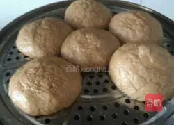 Illustration of how to make brown sugar steamed buns 15