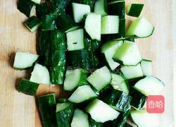 酸辣黄瓜丁的做法图解2