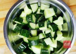 酸辣黄瓜丁的做法图解3