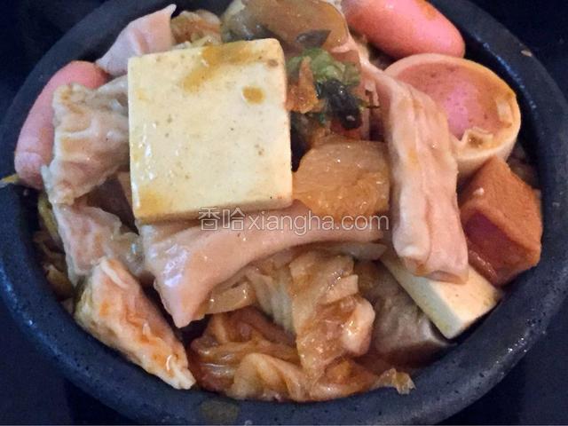 边煮边吃，还可以烫自己喜欢的菜品