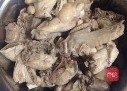 香菇炖鸡块的做法图解1