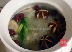 香菇炖鸡块的做法图解3