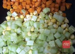 红黄绿炒虾米的做法图解4