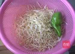 豆芽青椒炒百叶的做法图解1