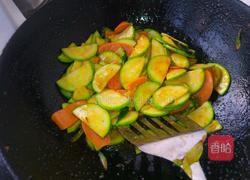 火腿肠炒西葫芦的做法图解6