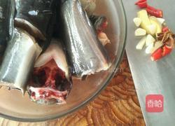 红烧鲶鱼的做法图解1